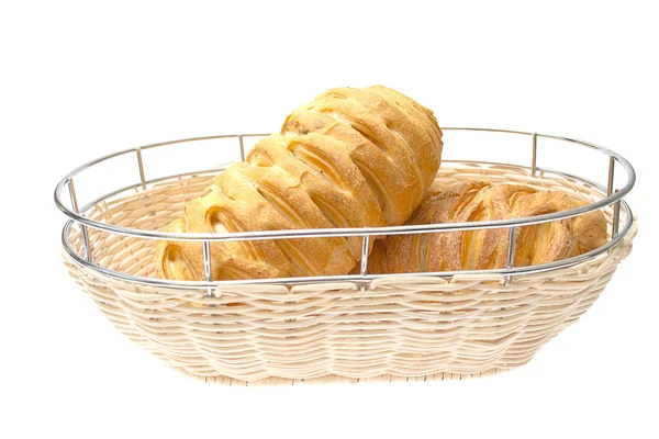 Croissant saboroso isolado no fundo branco . — Fotografia de Stock