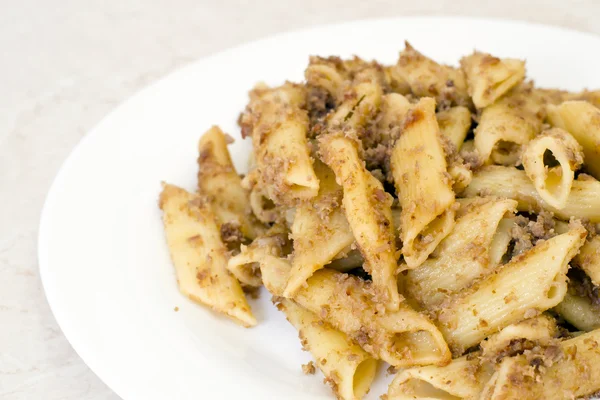 Italiaanse Penne Pasta met gehakt vlees — Stockfoto