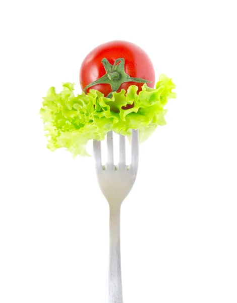 Tomate cereja fresco em garfo isolado em fundo branco — Fotografia de Stock