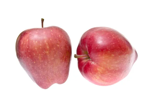 Dojrzałe czerwone jabłko na białym tle na białym tle. — Zdjęcie stockowe