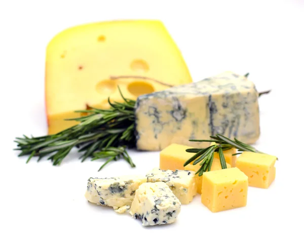 Сыр на деревянном фоне — стоковое фото