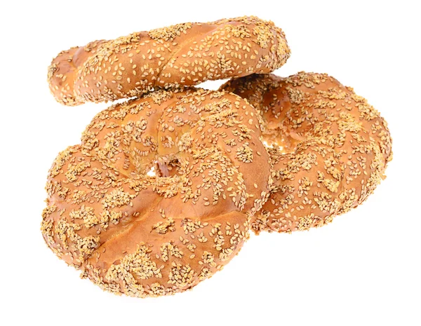 Fresco saboroso pretzel no fundo branco — Fotografia de Stock