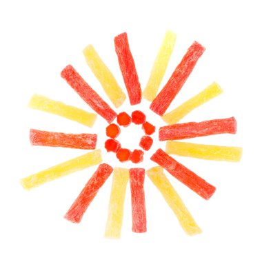 Beyaz arka plan üzerinde izole şekerlenmiş ananas