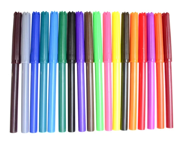 Stylos feutre multicolores isolés sur fond blanc — Photo