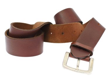 Beyaz arkaplanda izole edilmiş deri kemer