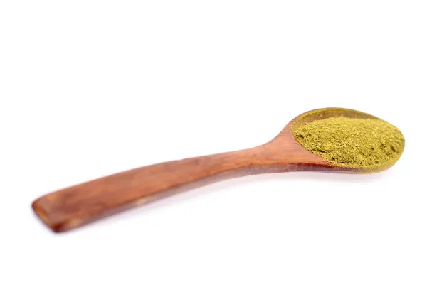 Rempah-rempah hijau di Wooden Spoon Terisolasi di Latar Belakang Putih — Stok Foto