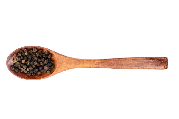 Ervilhas de pimenta preta em tigela de madeira — Fotografia de Stock