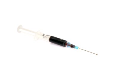 Beyaz arka plan üzerinde izole tıp şırınga
