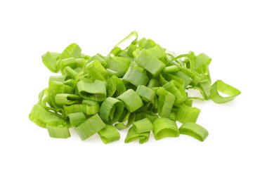 Beyaz arka plan üzerinde izole yeşil pırasa