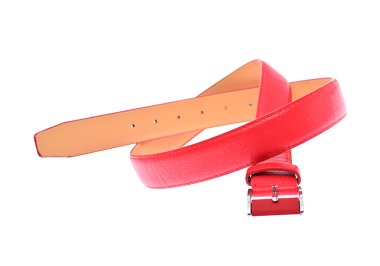 Beyaz arkaplanda izole edilmiş deri kemer