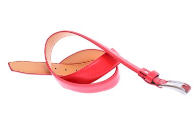 Beyaz arkaplanda izole edilmiş deri kemer