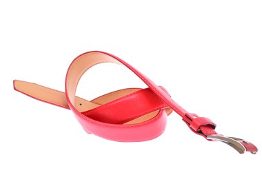 Beyaz arkaplanda izole edilmiş deri kemer