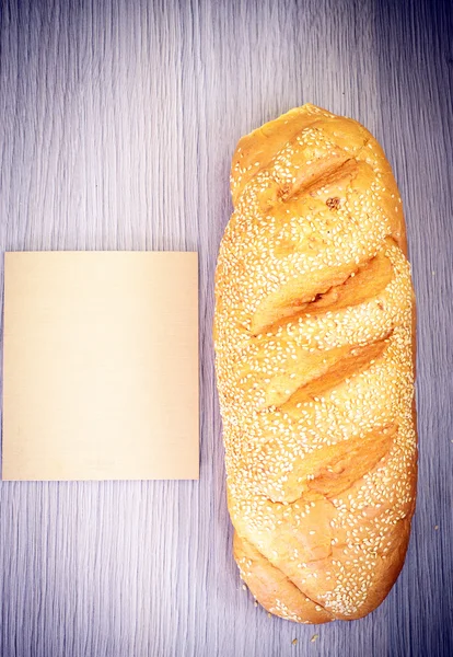 Brot auf Holzgrund — Stockfoto