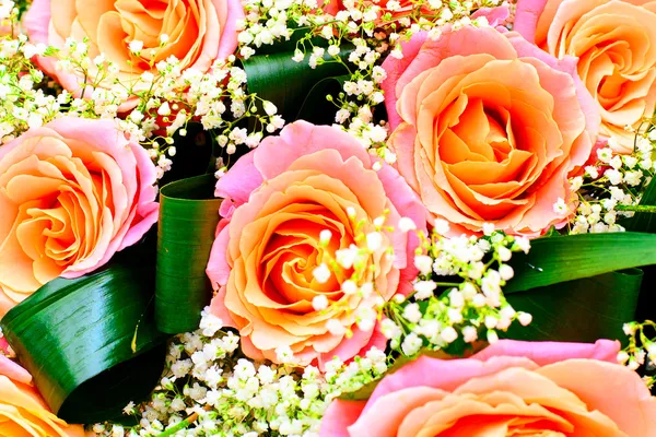 Kleurrijke bloemen boeket geïsoleerd op witte achtergrond — Stockfoto