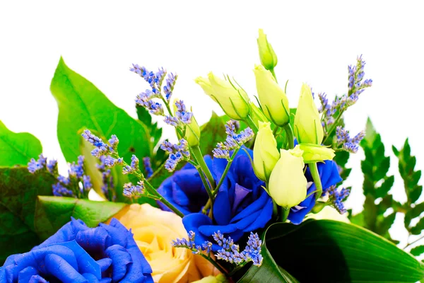 Bunte Blumen Strauß isoliert auf weißem Hintergrund — Stockfoto