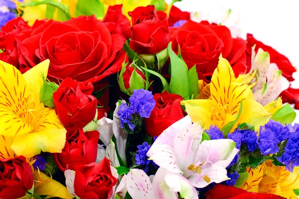 Kleurrijke bloemen boeket geïsoleerd op witte achtergrond — Stockfoto