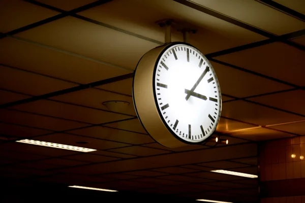 Public clock In a railway station — Stock Photo, Image