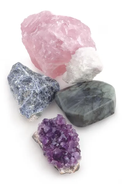 Ovansida av fem stora ädelstenar (kristaller) — Stockfoto