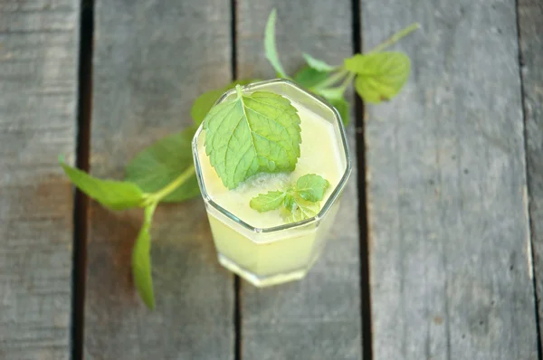 Vue du dessus de la limonade à la menthe — Photo