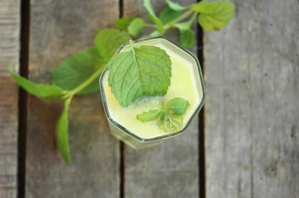 Top gros plan de la limonade à la menthe — Photo