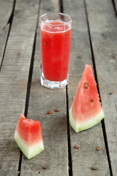 Watermelon juice and slices — Stock Photo, Image