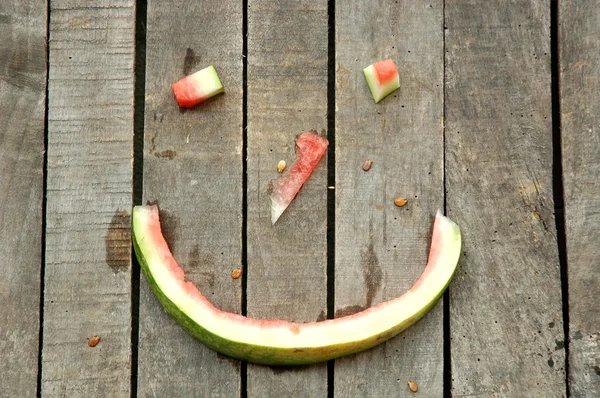 Smiley spontaneous made of watermelon peel and leftovers — Stock Photo, Image