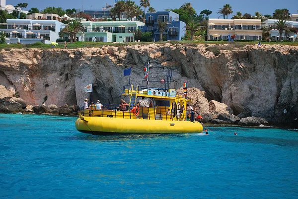 Bateau jaune — Photo