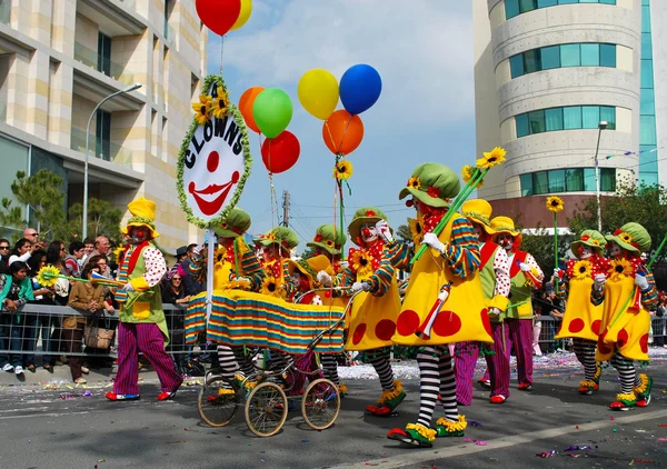 Gata karneval clowner — Stockfoto