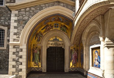duvar resimleri ile kilise portalı