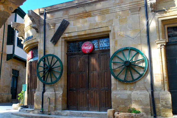 Exterior of local shop — Stock Photo, Image