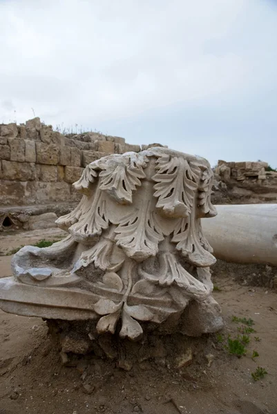 Ornamenten uit oude Ionische kolom in salamis — Stockfoto