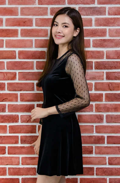 Portré Fiatal Szép Vonzó Ázsiai Női Modell Fekete Feltáró Ruha — Stock Fotó
