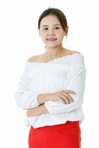 Asyalı Mutlu Kadını Uzun Kollu Gömlekli Kırmızı Etekli Beyaz Arka — Stok fotoğraf
