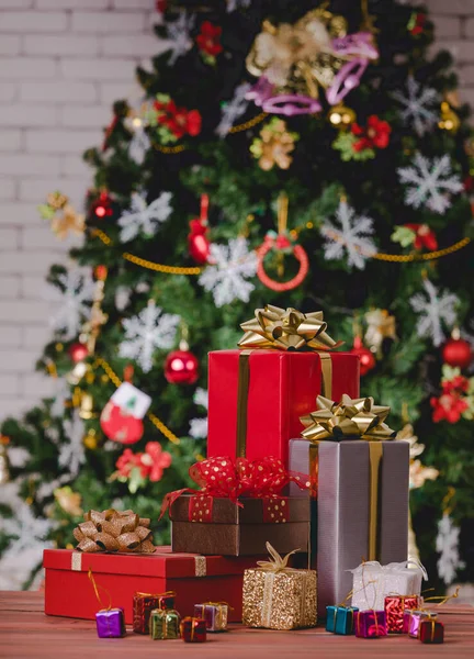 Coloridas Cajas Regalo Pequeñas Grandes Con Lazo Lazo Cinta Brillante —  Fotos de Stock