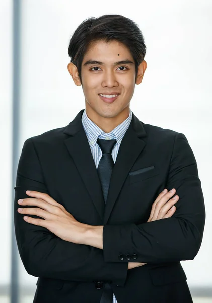 Retrato 20S Carismático Bonito Jovem Empresário Asiático Vestindo Terno Formal — Fotografia de Stock