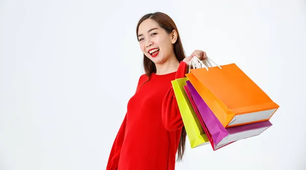 Feliz Bonito Asiático 40S Fêmea Mostrando Sacos Compras Papel Coloridos — Fotografia de Stock