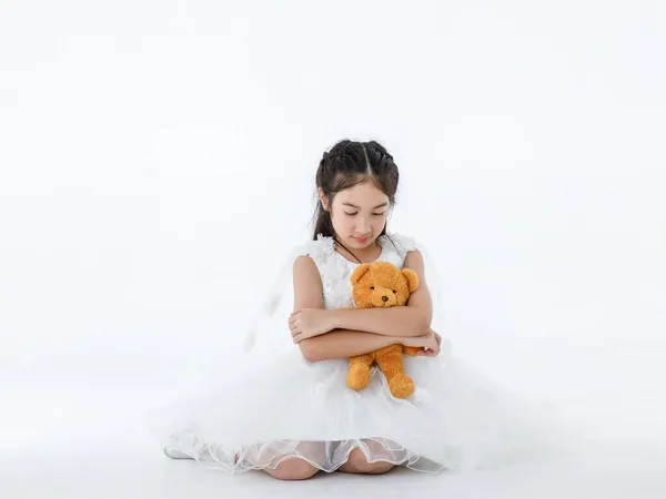 Retrato Cerca Estudio Aislado Disparo Chica Bonita Asiática Lleva Blanco —  Fotos de Stock