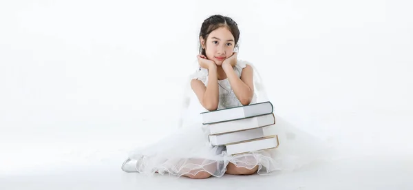 Retrato Estudio Disparo Chica Bonita Asiática Lleva Princesa Blanca Vestido —  Fotos de Stock