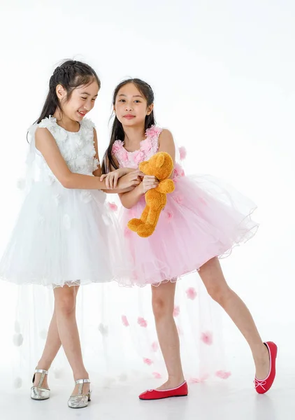Portret Close Geïsoleerde Studio Shot Van Twee Kleine Aziatische Ballerina — Stockfoto