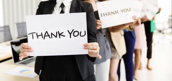 Группа Бизнесменов Присоединяется Приветствию Держит Благодарственное Слово Знак Благодарности Кому — стоковое фото