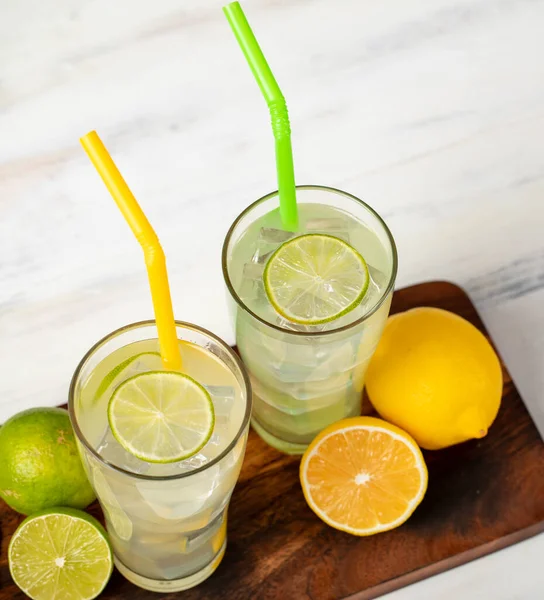 Refreshing Glasses Cold Fruit Juice Ice Lime Lemon Juice Decorating — Stock Photo, Image