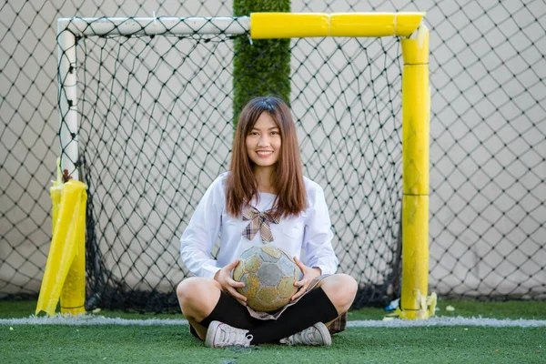 Joven Asiática Estudiante Falda Sentado Con Fútbol Campo Deportes Cerca —  Fotos de Stock