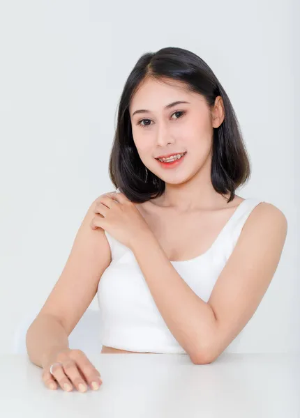 Retrato Beleza Tiro Close Millennial Asiático Modelo Cabelo Preto Curto — Fotografia de Stock
