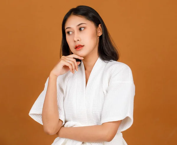 Porträtt Studio Skott Tusenåriga Unga Asiatiska Kort Svart Hår Kvinnlig — Stockfoto