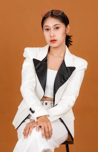 Retrato Joven Belleza Empresaria Asiática Negro Usa Maquillaje Blanco Negro —  Fotos de Stock