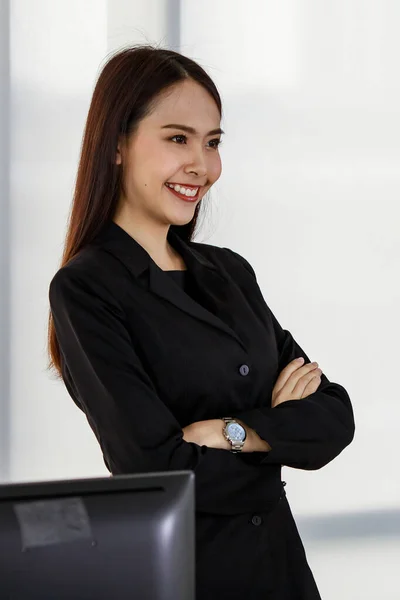 Retrato Joven Asiática Hermosa Inteligente Confiada Profesional Exitosa Mujer Negocios —  Fotos de Stock