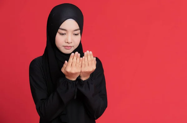 Asiatische Muslimische Frauen Tragen Schwarzen Hidschab Augen Blicken Auf Gott — Stockfoto