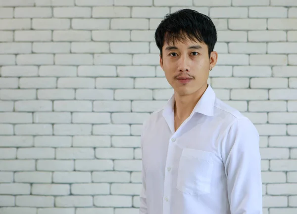 Porträtt Ung Och Vacker Asiatisk Man Med Skägg Pose Leende — Stockfoto