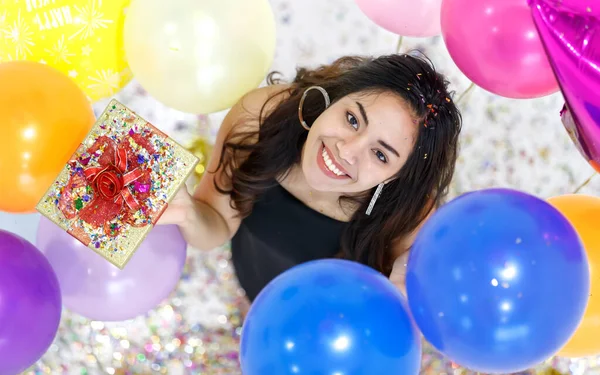 Duas Meninas Asiáticas Sexy Jovens Bonitas Com Caixa Presente Colorido — Fotografia de Stock