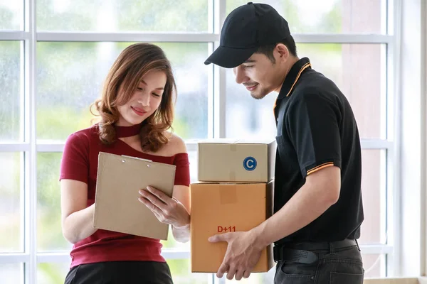 Beautiful Asian Female Customer Signs Delivery Sheet While Receiving Packages — Stock Photo, Image